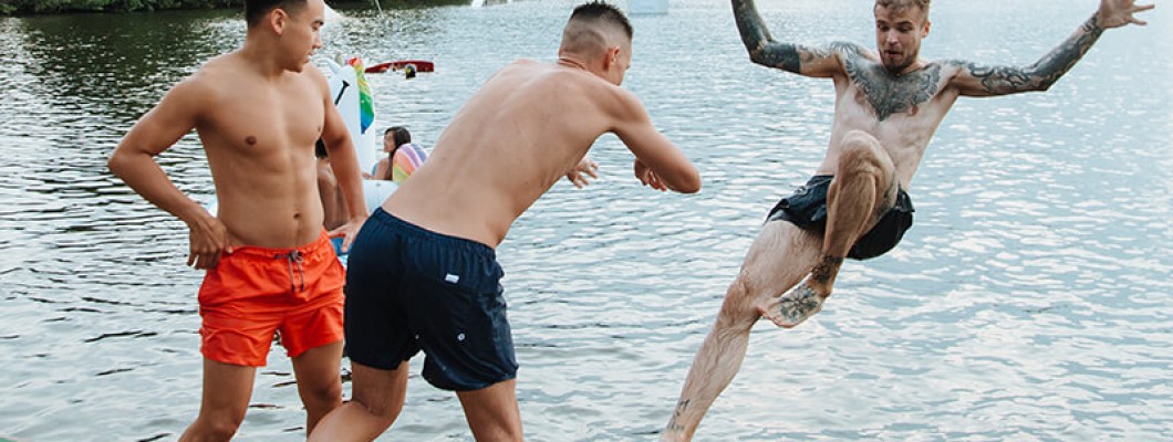 Dive into Style: The Latest Trends in Men's Swimming Trunks Dive into Style: The Latest Trends in Men's Swimming Trunks