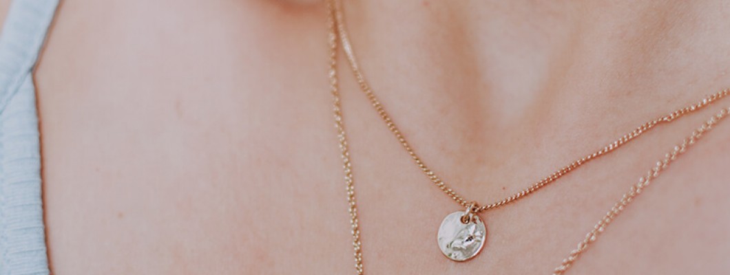 The Allure of Women's Collarbone Necklaces The Allure of Women's Collarbone Necklaces
