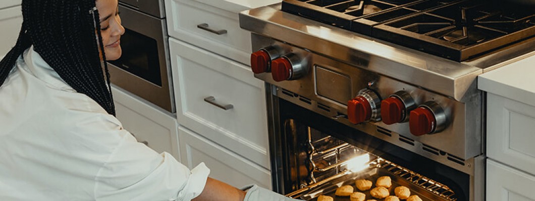 Why Oven Gloves Are a Must-Have for Every Home Cook