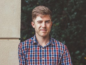 How to Style a Men's Long-Sleeved Plaid Shirt