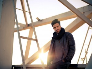 Elevate Your Style with Men's Scarves: Materials, Patterns, and Styling Tips