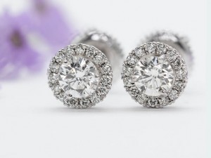Elegant Simplicity: The Rise of Women's Magnetic Earrings