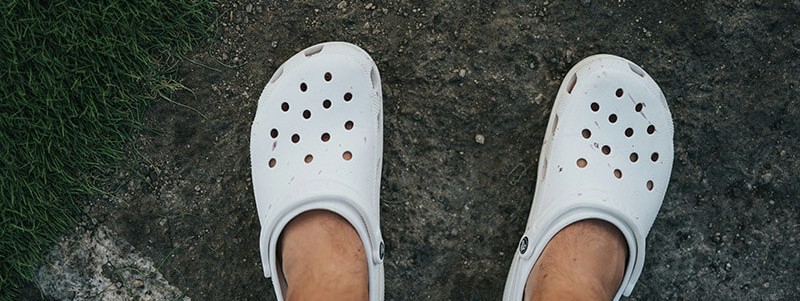 Enhancing Global Procurement with Tailored Men’s Classic Clogs from Taobao